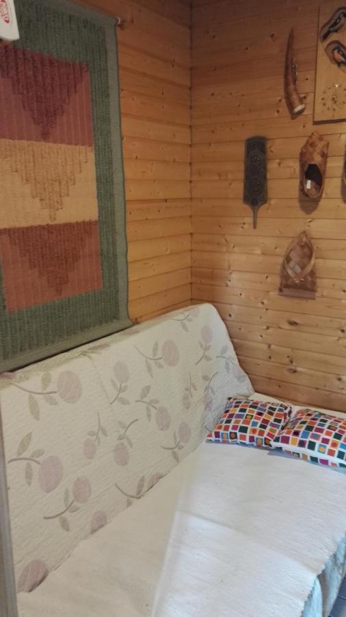 Ilmastoitu Kesaemoekki Askolassa Laehellae Porvoota Esterno foto